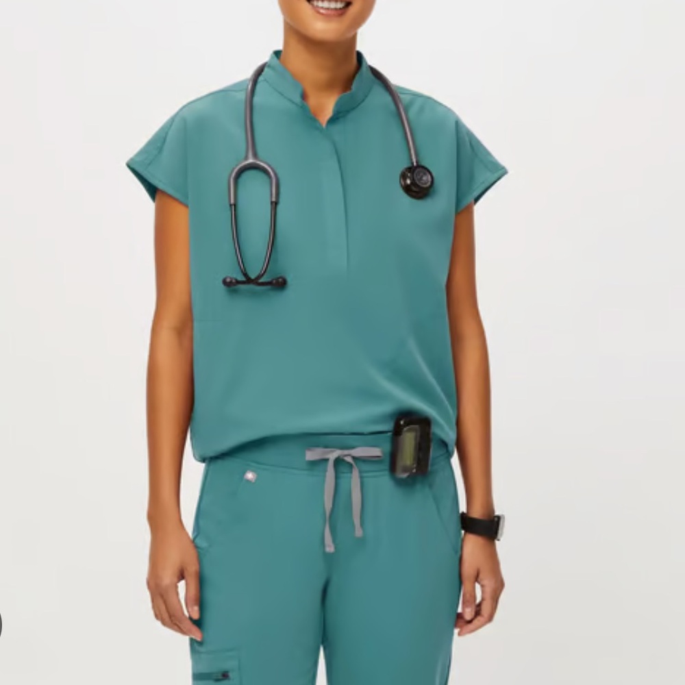 Figs Rafaela Shirt XS and Zamora Joggers M tall set hydrogreen